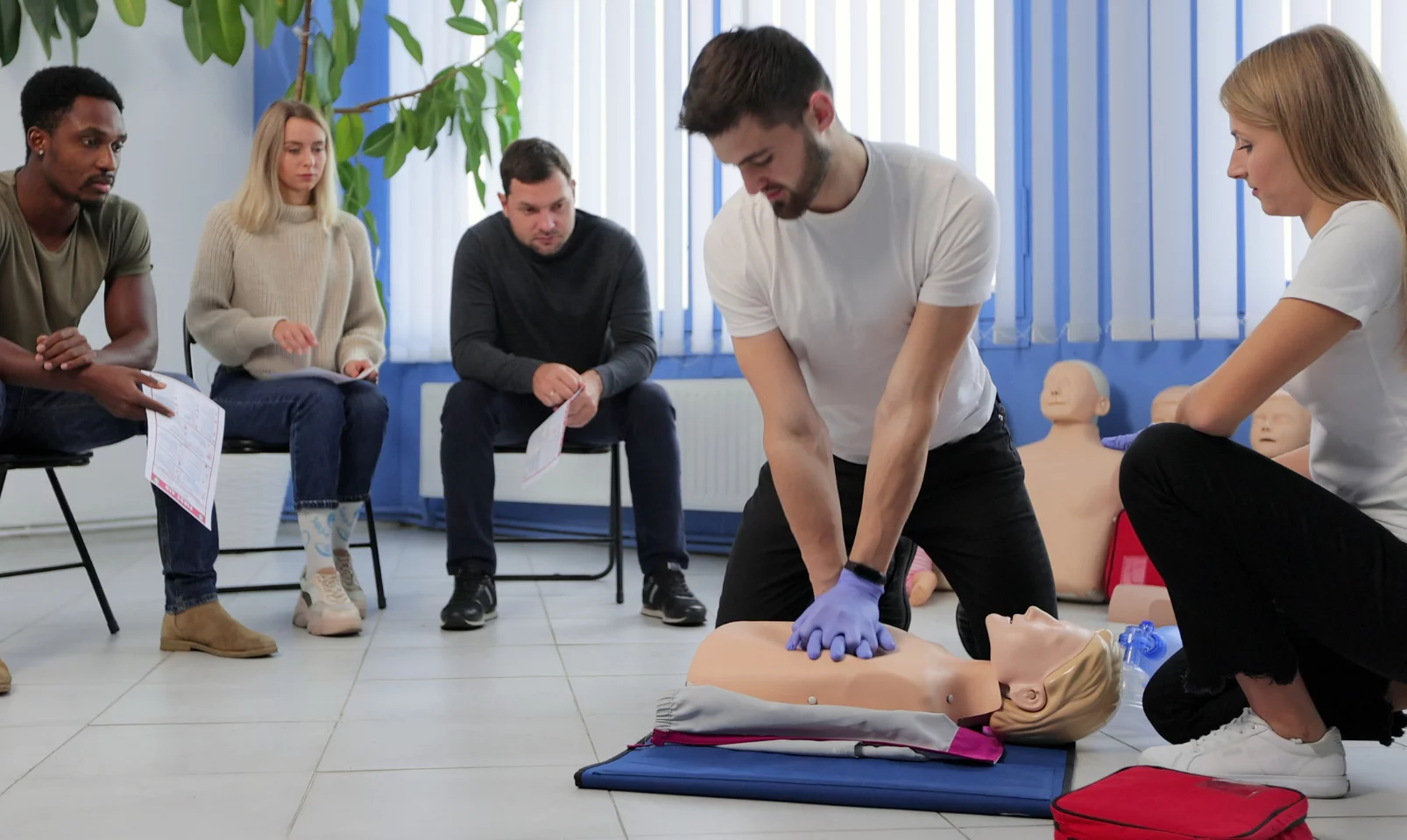 Emergency First Aid at Work Emergency First Aid at Work